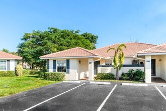 9977 Three Lakes Cir in Boca Raton, FL - Building Photo - Building Photo