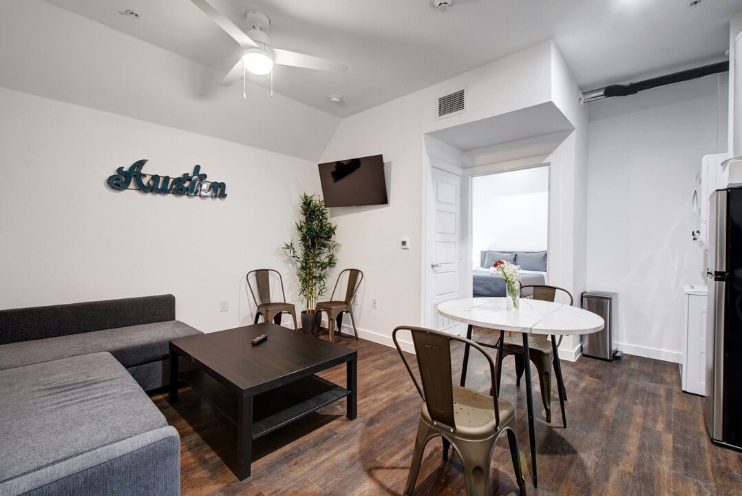 1010 W 26th St in Austin, TX - Foto de edificio