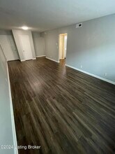 319 Idlewylde Dr in Louisville, KY - Building Photo - Building Photo