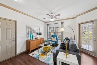 West Creek Apartments in Conroe, TX - Foto de edificio - Building Photo