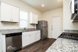 5102 Dawn Break in Saint Hedwig, TX - Building Photo - Building Photo