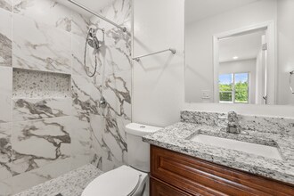 1325 Cloverlawn Ave in Orlando, FL - Foto de edificio - Building Photo