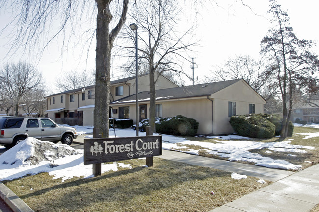 Forest Court Apartments in Kenosha, WI - Building Photo - Building Photo