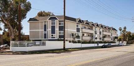 10201 Woodbine Street in Los Angeles, CA - Building Photo - Building Photo