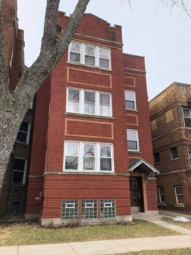 property at 5010 N Sawyer Ave