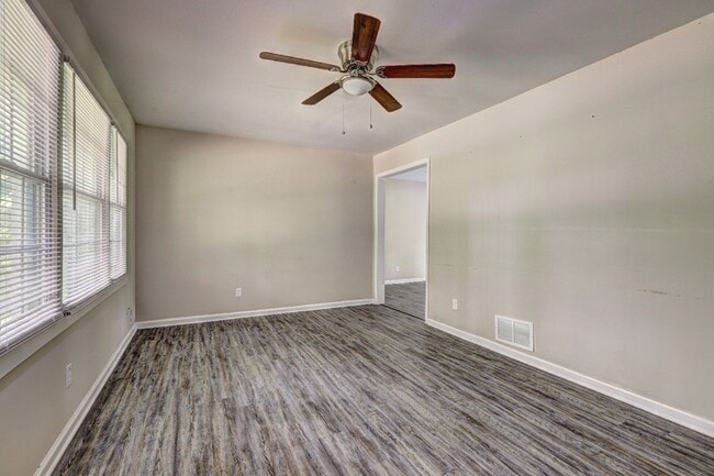 2069 Hillcrest Dr in Douglasville, GA - Building Photo - Building Photo