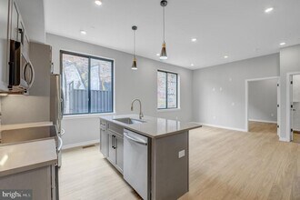 1205 S 15th St in Philadelphia, PA - Building Photo - Building Photo