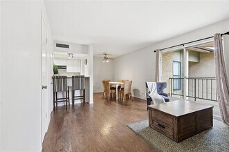 12818 Midway Rd in Dallas, TX - Building Photo - Building Photo