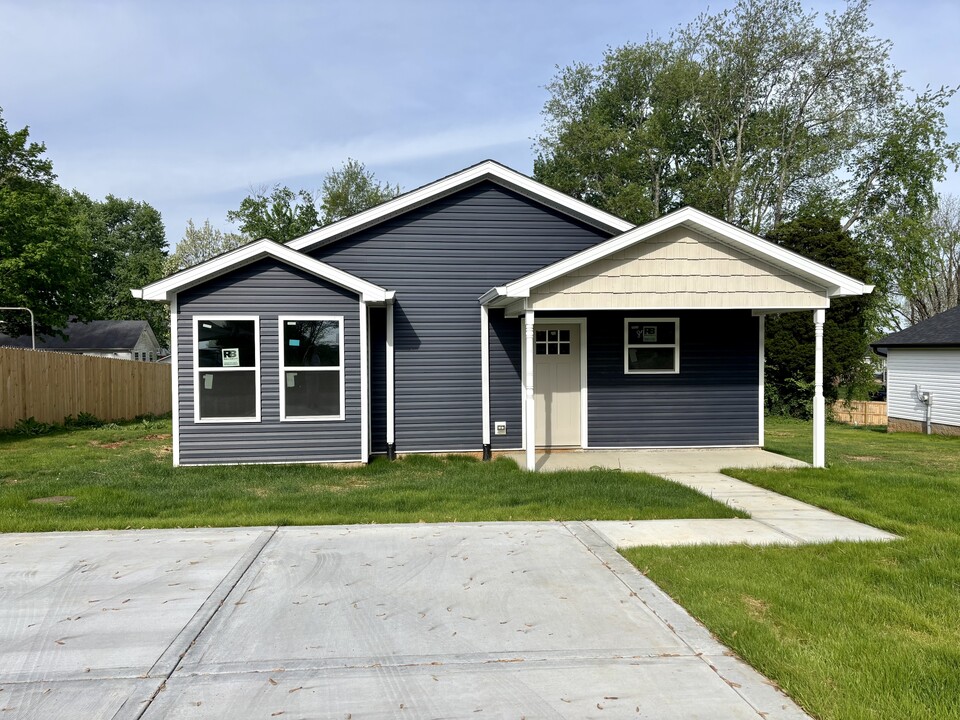 87 Bluegrass Rd in Somerset, KY - Building Photo