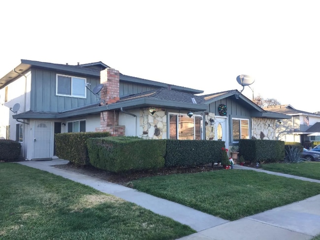 property at 272 Tradewinds Ct