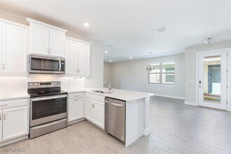 1050 Enbrook Lp in Naples, FL - Building Photo - Building Photo