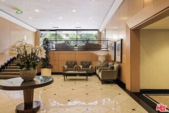 211 S Spalding Dr in Beverly Hills, CA - Building Photo - Building Photo