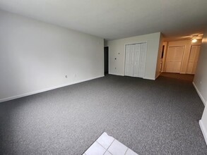 605 Springbrook Cir in Portsmouth, NH - Building Photo - Building Photo