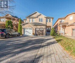 130 Royal Appian Crescent in Vaughan, ON - Building Photo