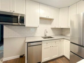 2225 S Jasmine St, Unit 313 in Denver, CO - Building Photo - Building Photo