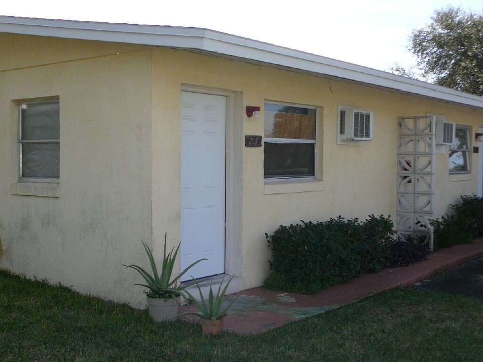 Vu Apartments in Cape Canaveral, FL - Building Photo