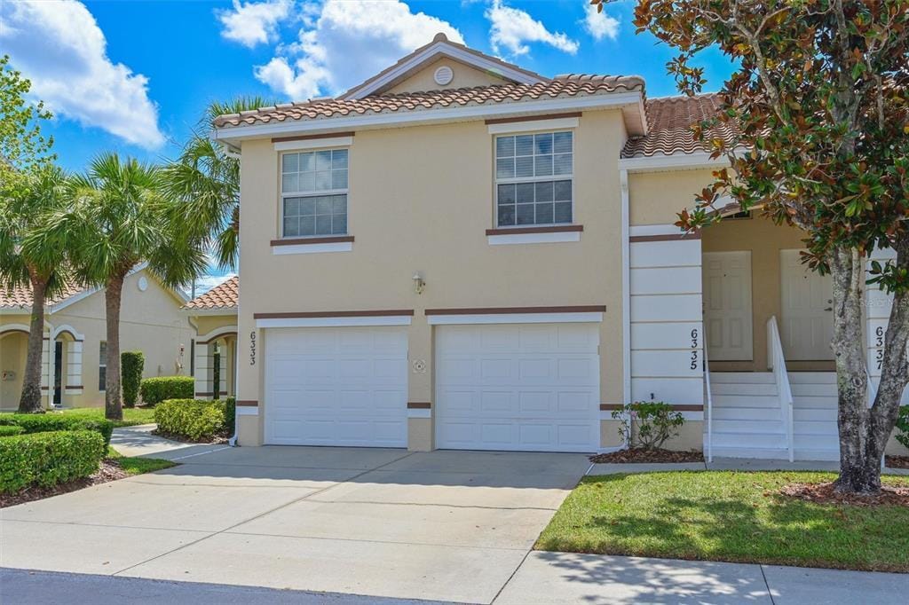 6335 Bay Cedar Ln in Bradenton, FL - Building Photo