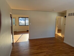 3948 Brittany Cir, Unit D in Bridgeton, MO - Foto de edificio - Building Photo