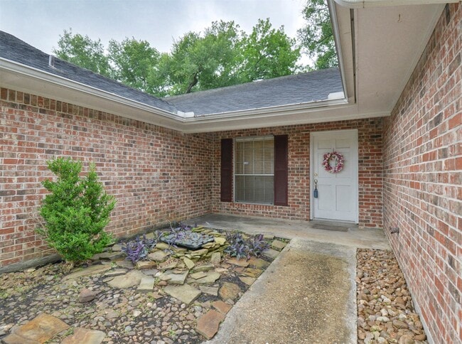 property at 419 S Starboard St