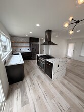 5536 Encina Dr in San Diego, CA - Building Photo - Building Photo