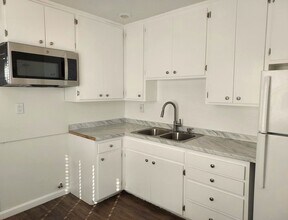 6091 Horton Dr in La Mesa, CA - Foto de edificio - Building Photo