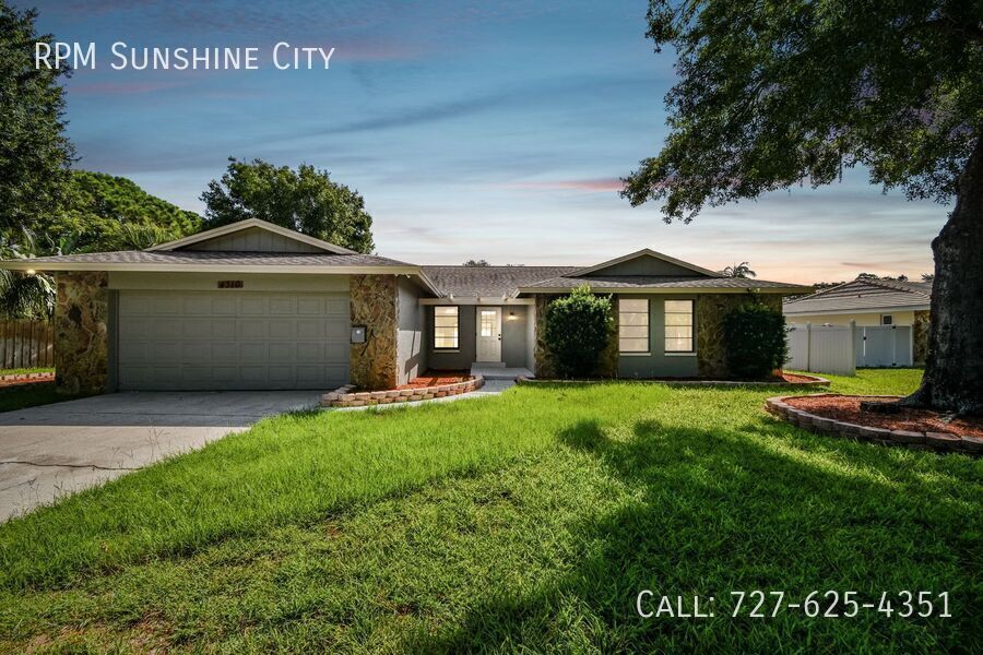 4310 Columbus Way S in St. Petersburg, FL - Building Photo