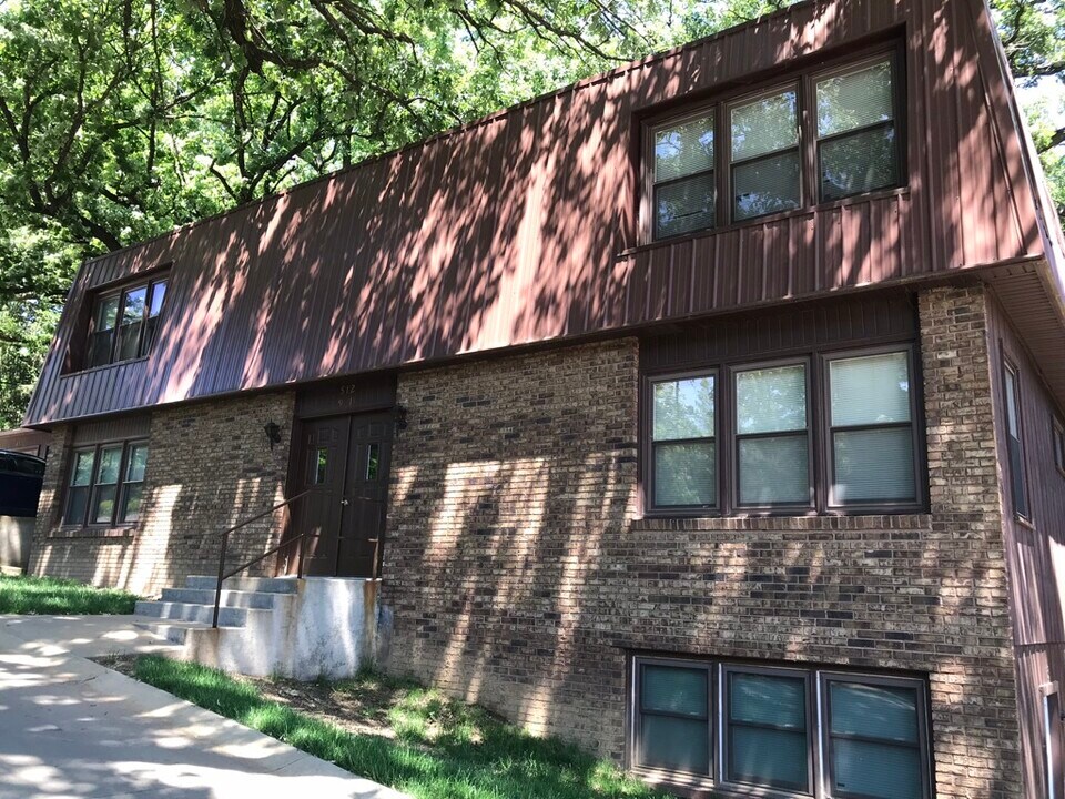 512 Breezy Point Dr in Clinton, IA - Building Photo