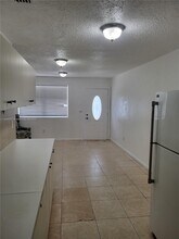 1404 NW 60th St in Miami, FL - Building Photo - Building Photo