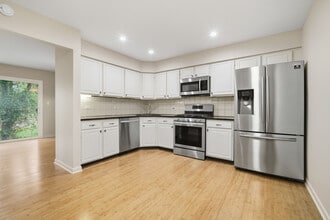 2456 Cobblewood Dr in Northbrook, IL - Building Photo - Building Photo