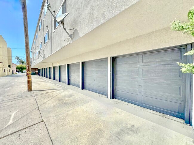 319 Gladys Ave in Long Beach, CA - Building Photo - Building Photo