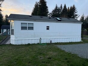 6711 Bridgewater Ln in Sedro Woolley, WA - Foto de edificio - Building Photo