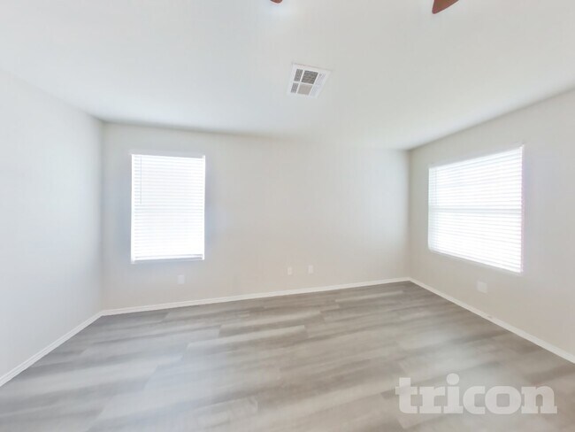 102 Elizondo Way in San Antonio, TX - Building Photo - Building Photo