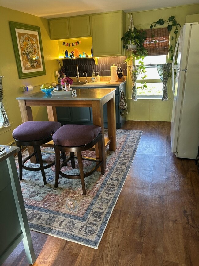 604 1/2 Clinton Ave, Unit 12