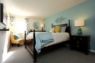 Lakeridge Square Apartments