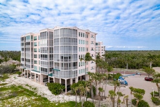 Barefoot Beach Club in Bonita Springs, FL - Foto de edificio - Building Photo