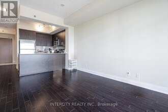 520 Steeles Ave W in Vaughan, ON - Building Photo - Building Photo