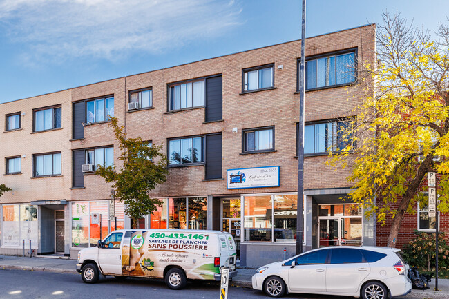 5526 Laurendeau Rue in Montréal, QC - Building Photo - Building Photo