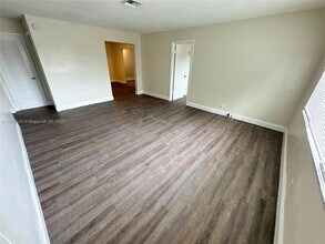 10601 NW 45th St in Coral Springs, FL - Building Photo - Building Photo