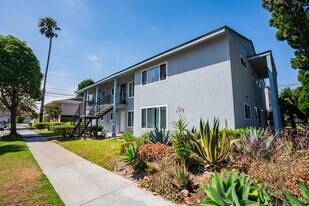 200 Chester Way, Unit #4 in Oxnard, CA - Building Photo