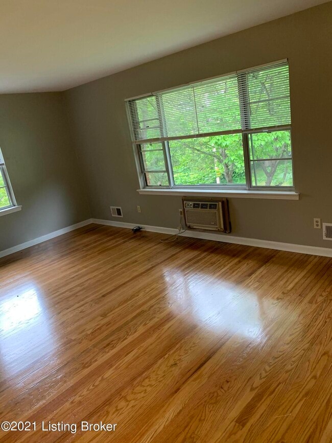 property at 2624 Longview Ave