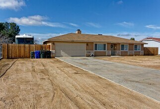 15052 Temecula Rd in Apple Valley, CA - Building Photo - Building Photo