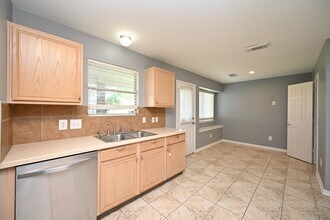 7006 Biton Dr in Houston, TX - Building Photo - Building Photo