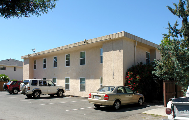 Capricorn Apartments in Rohnert Park, CA - Building Photo - Building Photo