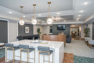 Arasan in Shakopee, MN - Foto de edificio - Lobby