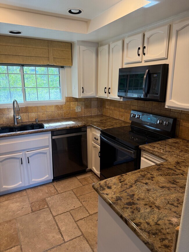 16376 Avenida Venusto in San Diego, CA - Building Photo - Building Photo