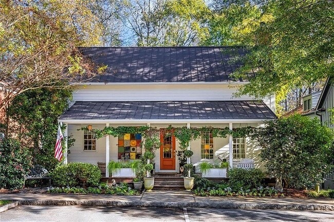 property at 9043 Selborne Ln