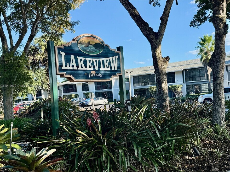 9719 Hammocks Blvd in Miami, FL - Building Photo