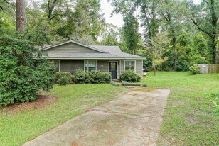 2230 Mandrell Ct in Tallahassee, FL - Building Photo