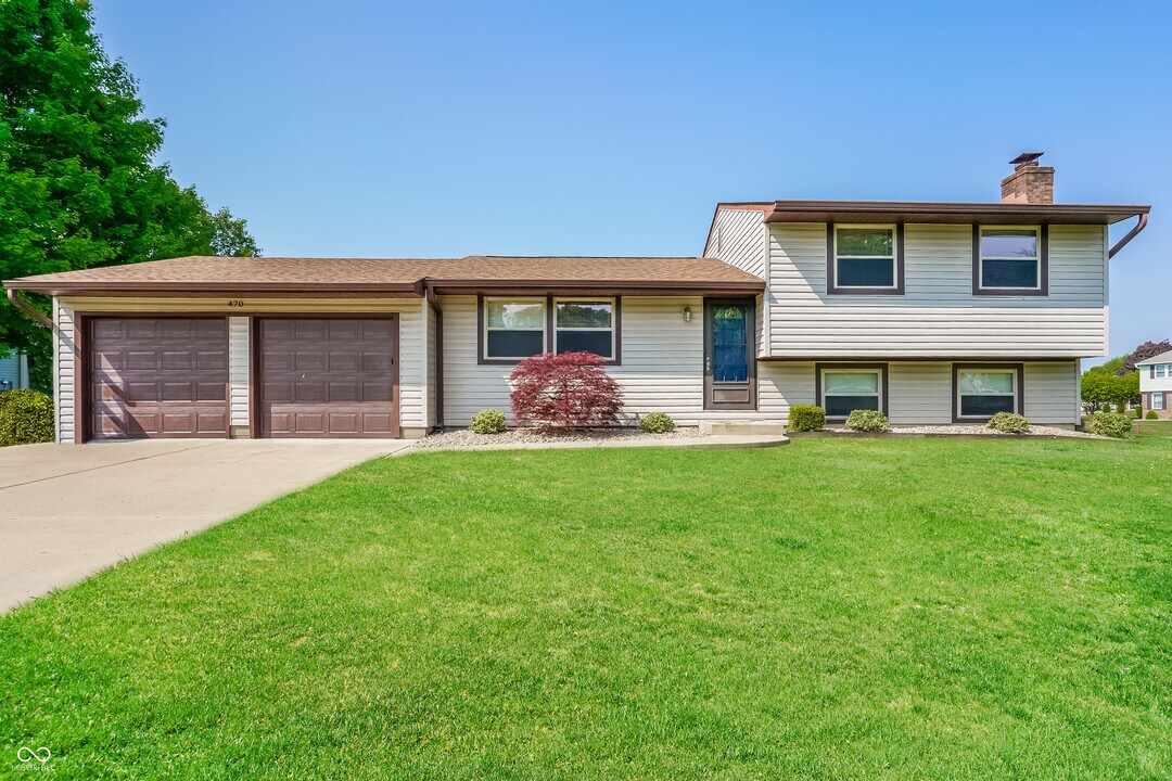 470 Meadow Cir in Greenwood, IN - Building Photo