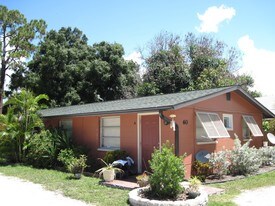 60 W Langsner St in Englewood, FL - Building Photo
